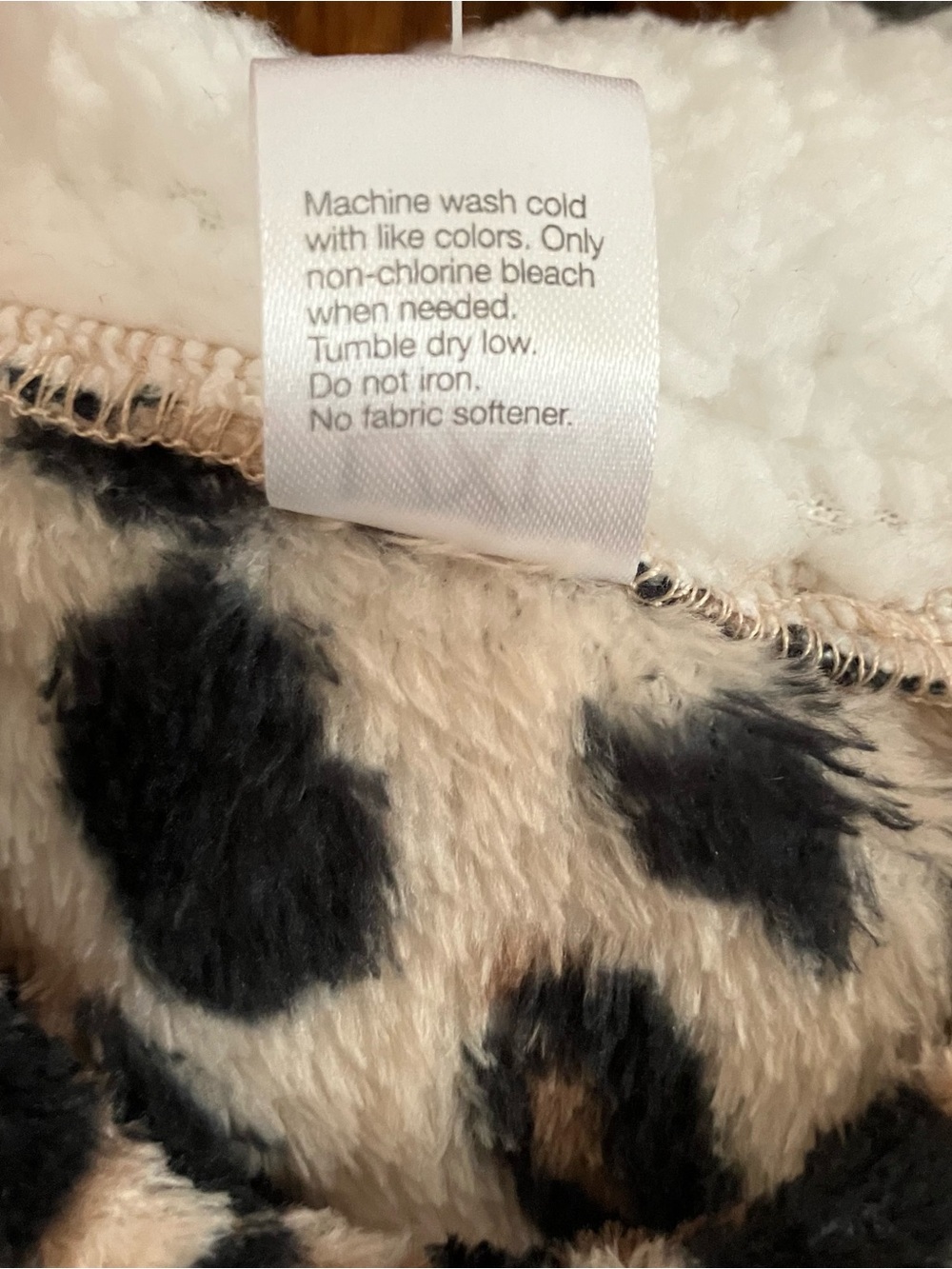**SOLD**Soft Leopard Plush Robe - Picture 5 of 8